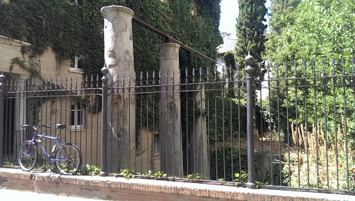 Restauración de las columnas romanas de la Calle Mármoles