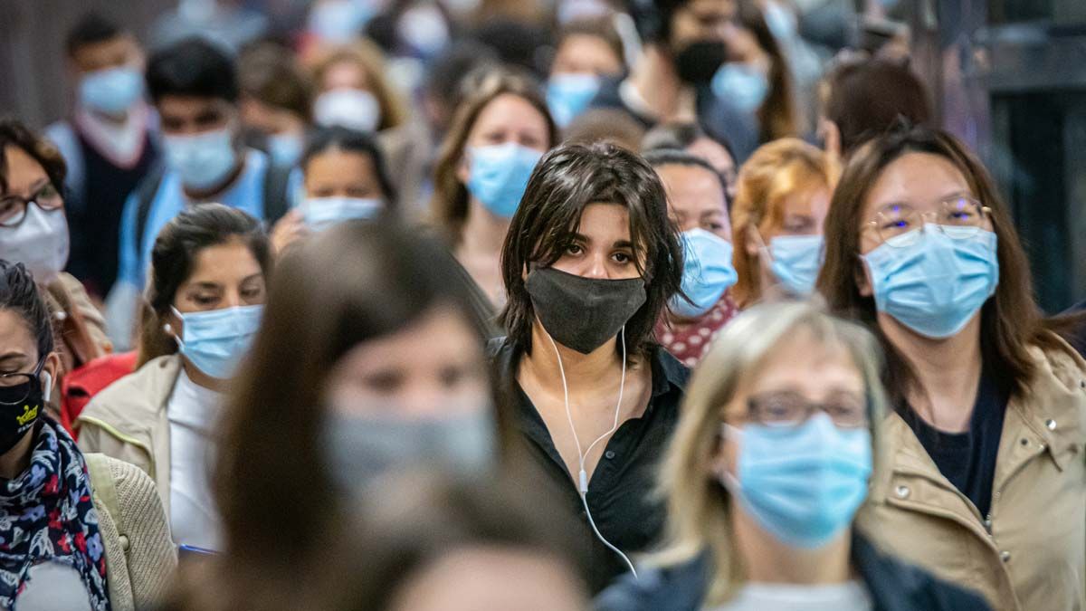 Andalucía se separa del criterio del Gobierno y recomienda continuar con el uso de las mascarillas