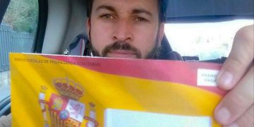 Abascal con propaganda de VOX