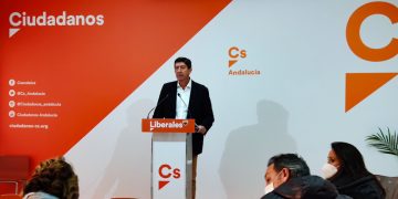 Juan Marín ante los medios