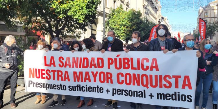 Sevilla grita contra el auge la privatización de la sanidad en Andalucía