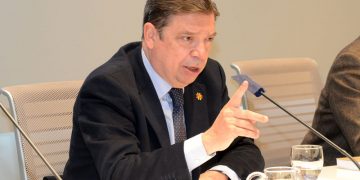 Planas aplaude que la flota pesquera desconvoque el amarre