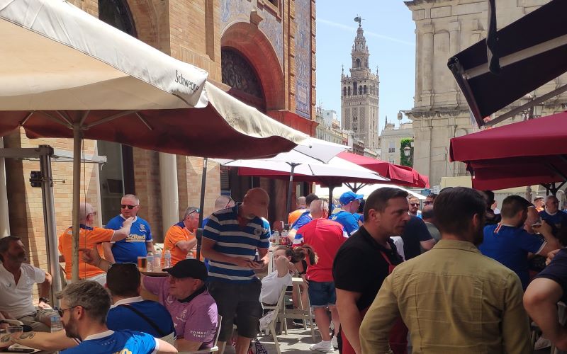 La resaca de la final de la UEFA en Sevilla crea división de opiniones