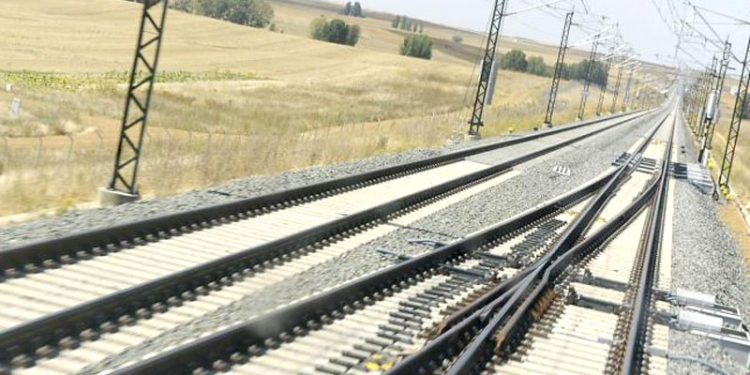 Fernández anima a los andaluces a solicitar los abonos de Cercanías y Media Distancia para beneficiarse de la gratuidad en los viajes