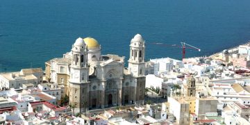 El Ayuntamiento de Cádiz aprueba la modificación del PGOU para limitar los pisos turísticos