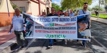 manifestacion familia menor desaparecido moron de la frontera