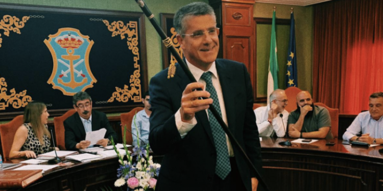 El alcalde popular del Nerja declara ante el juez por el vertedero ilegal