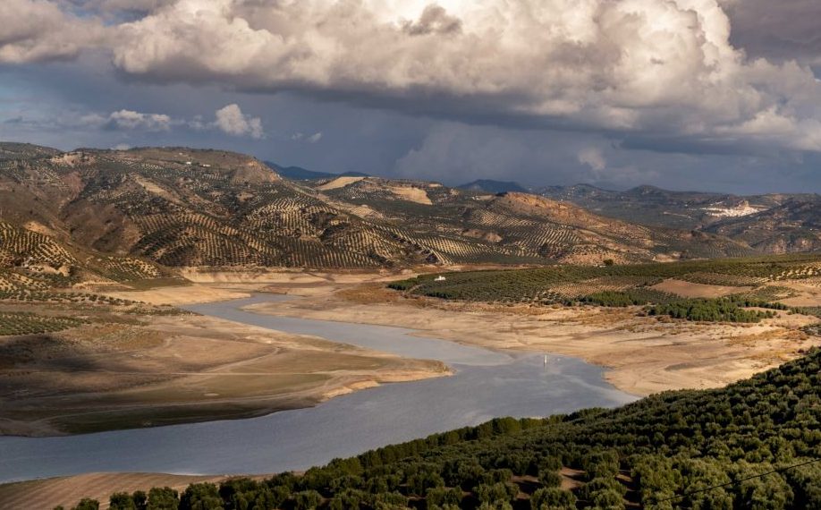 Moreno Bonilla sigue sin aclarar qué obras está haciendo contra la sequía