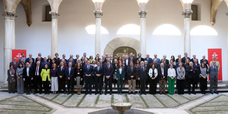 La Reina inaugura en Granada la Reunión Anual de Directores del Instituto Cervantes que «fijará las estrategias de futuro»