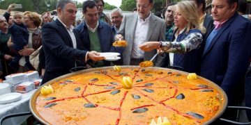 Ángeles Muñoz, la ‘china’ en los zapatos de Juanma Moreno y Elías Bendodo