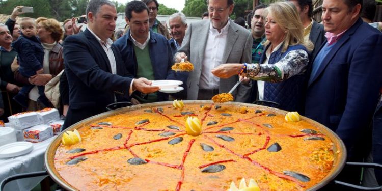 Ángeles Muñoz, la ‘china’ en los zapatos de Juanma Moreno y Elías Bendodo