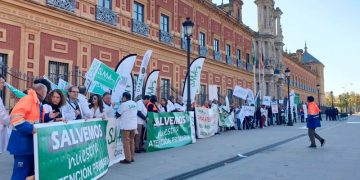 Médicos y pediatras andaluces denuncian una Atención Primaria «precaria y totalmente saturada»