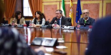 Espadas mantiene un encuentro con sindicatos para analizar la «enquistada» situación de la Atención Primaria en Andalucía