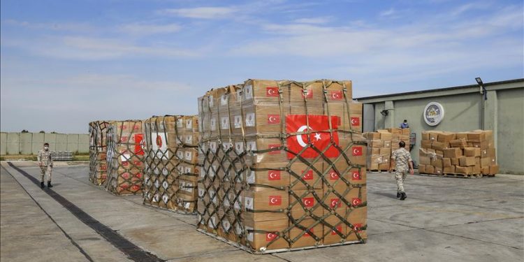 Andalucía envía cuatro toneladas de material humanitario a Turquía