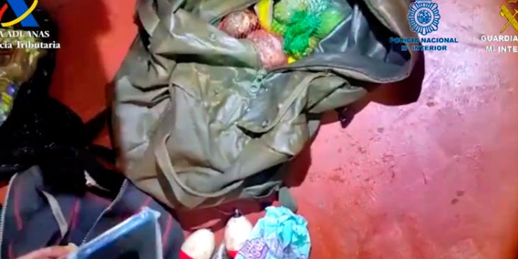 Detenido en Algeciras un polizón que transportaba más de 100 kilos de cocaína junto al ancla de un buque mercante