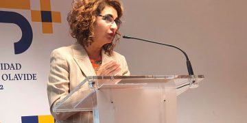 Montero apunta que la Junta de Andalucía debe «ponerse las pilas» con los fondos UE y renunciar a «privatizar» sanidad y universidades