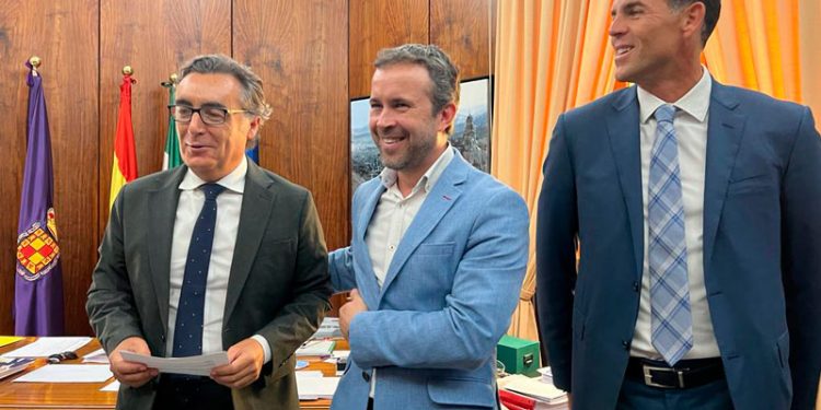 El Ayuntamiento colaborará en la selección del personal del Jaén Plaza, que abrirá el 26 de mayo