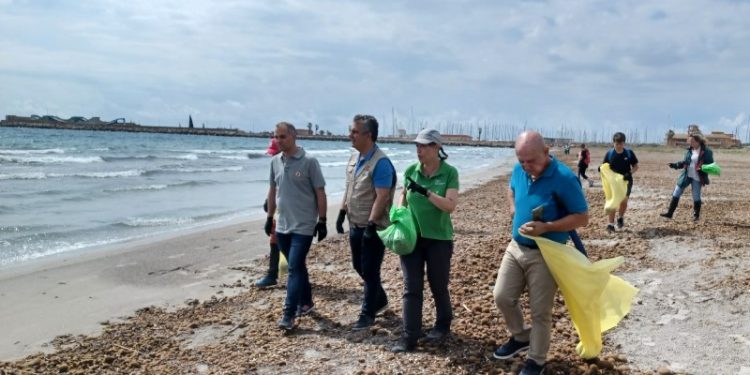 Voluntarios contra la basura