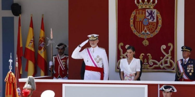 Baño de masas de las Fuerzas Armadas en Granada