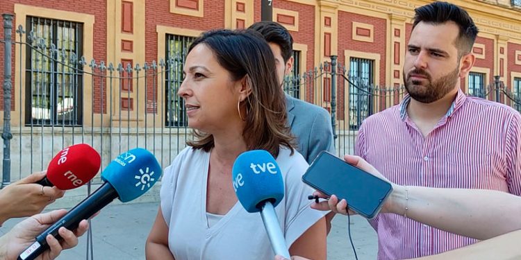 Preguntan a Moreno Bonilla por los 68,4 millones del bono del alquiler joven que recibió del Gobierno de España