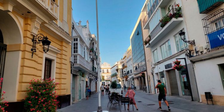 Detenido un varón en Chiclana de la Frontera por robar una bandera LGTBI+ del Ayuntamiento