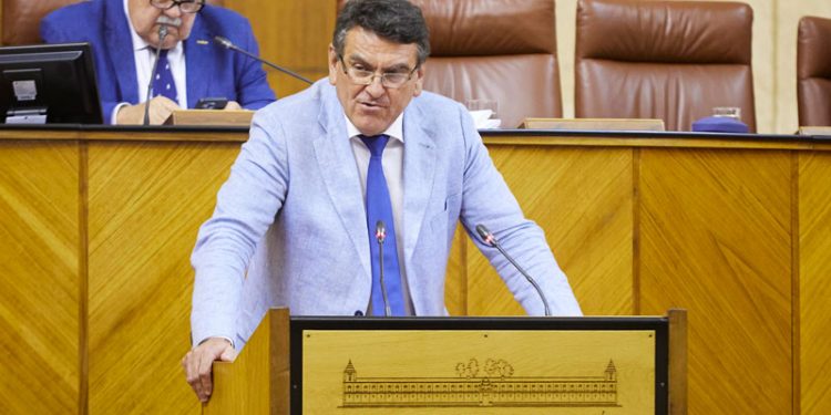 Vox vuelve a manchar con odio el Parlamento de Andalucía al llamar «puteros y cocainómanos» al PSOE