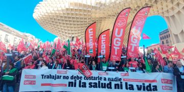 Unas 2000 personas se concentran en Sevilla para pedir la erradicación de la siniestralidad laboral