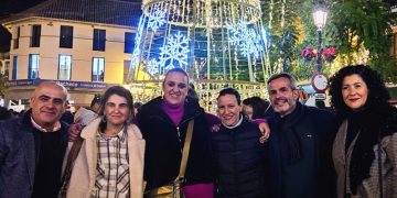 Las madres y padres de cuidados paliativos infantiles inauguran ‘Sanlúcar La Mayor, ciudad de la Navidad’