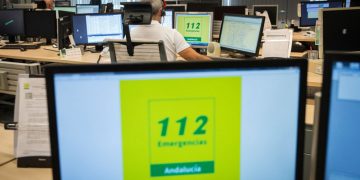 El Teléfono 112 coordina más de un centenar de incidencias por el viento y la lluvia en Andalucía