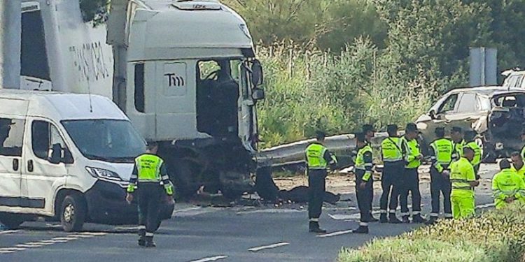 Prisión sin fianza para el conductor del camión que provocó el accidente con 6 muertos en la AP4