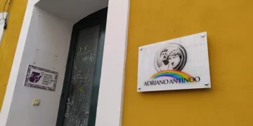 Más de una treintena de asociaciones LGTBI denuncian a la Junta por una guía educativa «sexista y discriminatoria»