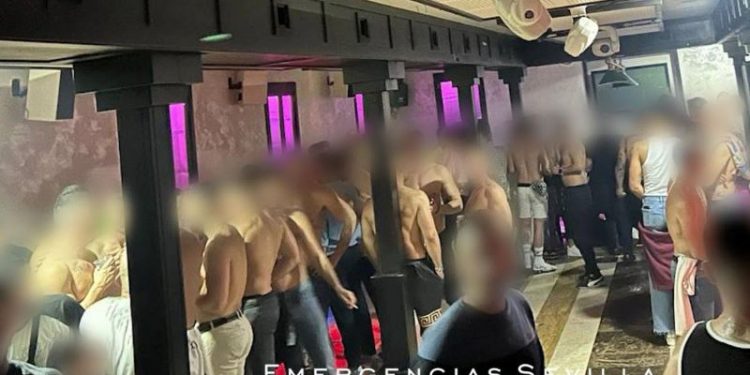 La Policía Local de Sevilla precinta un ‘after hours’ en Santa Clara y detiene a dos personas