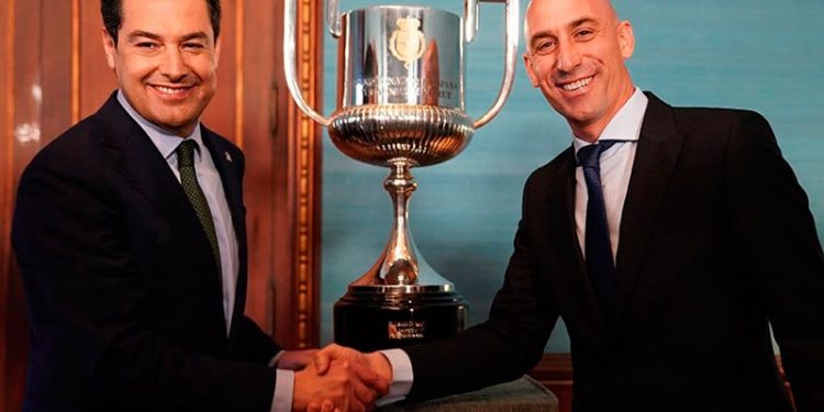 Exigen explicaciones a Juanma Moreno por los fondos de las obras en La Cartuja que desvió de las guarderías