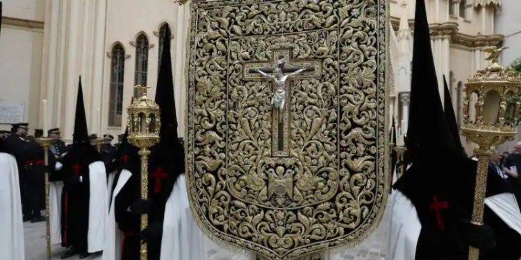 Abren ‘expediente informativo’ a la Hermandad de ‘El Mutilado’ por exhibir símbolos franquistas