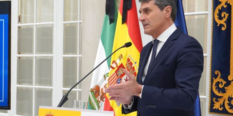 Fernández apunta que «Andalucía va a tener la mayor transferencia de su historia», pese a la prórroga de los PGE