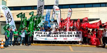 Los sindicatos vuelven a exigir a la Junta el incremento de las plantillas docentes