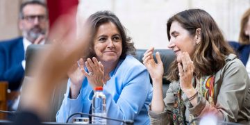 El PP utiliza su mayoría para evitar la reprobación de la consejera de Salud