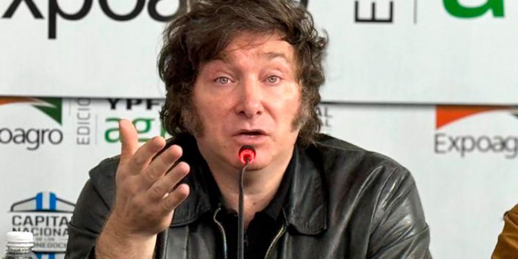 El jefe de gabinete de Milei presenta su dimisión