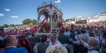 La presentación de hermandades en El Rocío registró miles de peregrinos en su segunda jornada