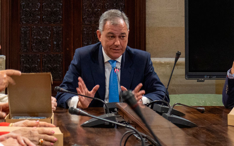 El PP niega la entrada de Vox al gobierno de Sevilla, pero la formación ultra insiste en la vigencia de las negociaciones