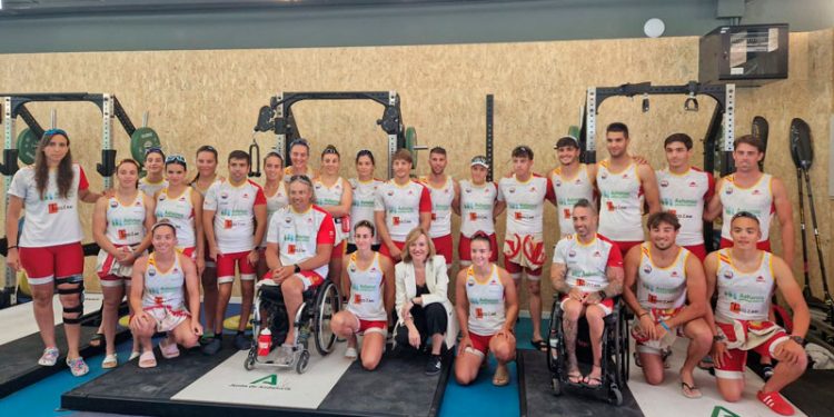 Alegría visita el Centro de Alto Rendimiento de Remo y Piragüismo ‘La Cartuja’