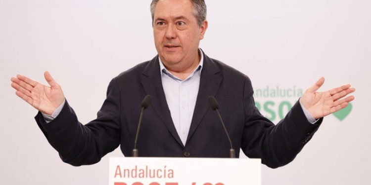 Espadas se defiende de las voces que piden su dimisión y pone su objetivo en los comicios andaluces de 2026