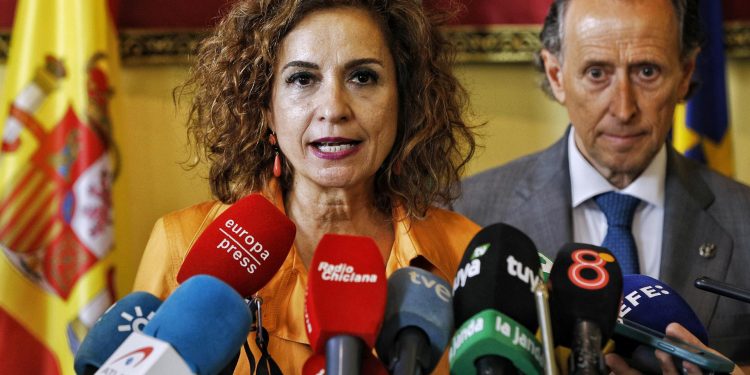 La vicepresidenta del Gobierno reclama al PP pedir perdón al PSOE y a los condenador por los ERE tras «hinchar» el caso