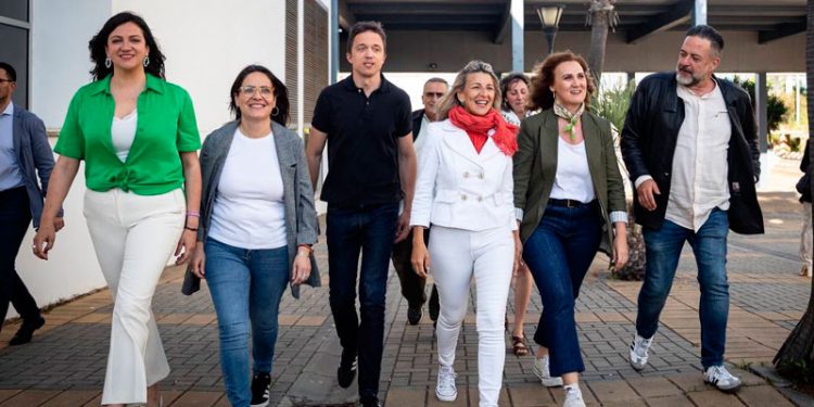 Yolanda Díaz da un paso al lado en Sumar, aunque continúa en el Gobierno