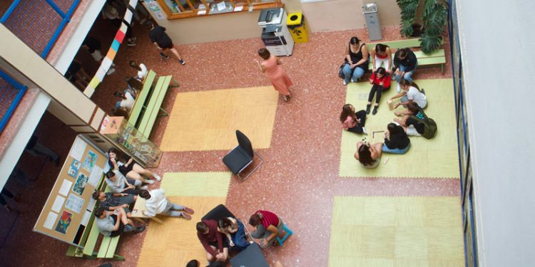 Vuelven a las aulas andaluzas más de 886.300 alumnos de Secundaria, Bachillerato y FP