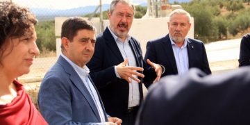 Espadas tilda el día a día de Moreno de «propaganda y postureo»