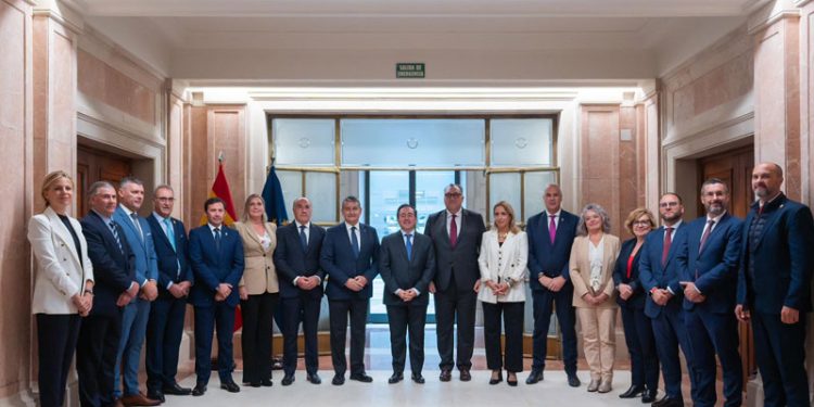 Albares vuelve a pedir a Reino Unido que acepte el acuerdo por Gibraltar antes del 10 de noviembre