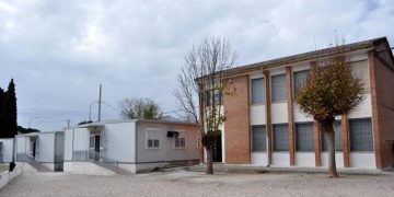 El PSOE-A solicita a la Junta un plan para eliminar aulas prefabricadas esta legislatura