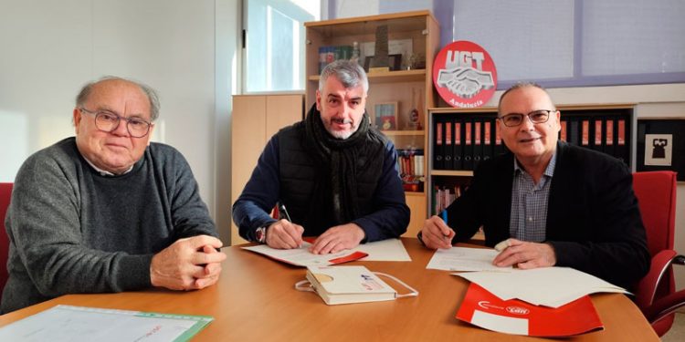 Acuerdo entre UGT y ACAUCE para difundir los derechos de la ciudadanía