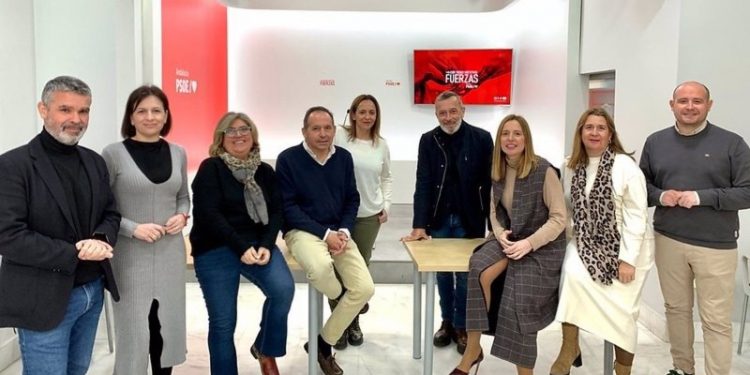 «Normalidad» en el PSOE-A ante la recogida de avales